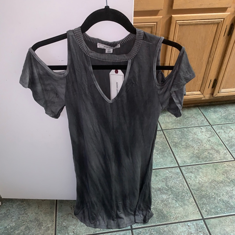 NWT cold shoulder, key hole dress ⭐️